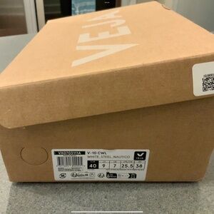 Brand new, never been worn size 9 (40) VEJAS